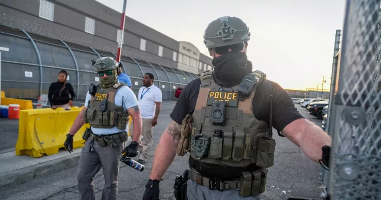 Estados Unidos: los agentes de ICE pronto podrían estar equipados con guantes capaces de aplicar descargas eléctricas