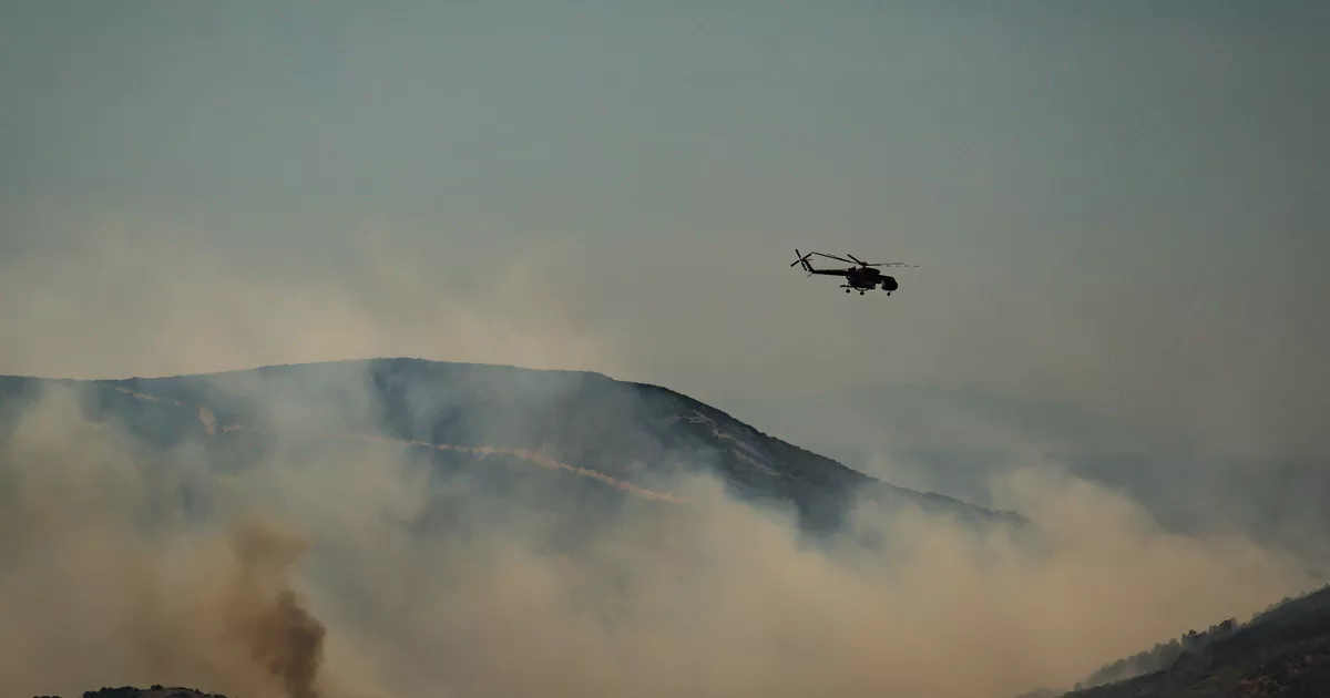 Grecia: un incendio en la isla de Limnos provoca la evacuación de veraneantes