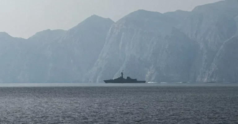 Guerra en Oriente Medio: Irán dice haber llegado a un acuerdo con Omán sobre una nueva ruta marítima en el Estrecho de Ormuz