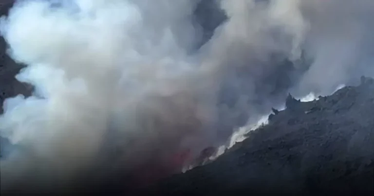 Italia: en Sicilia, imágenes del Etna escupiendo lava nuevamente