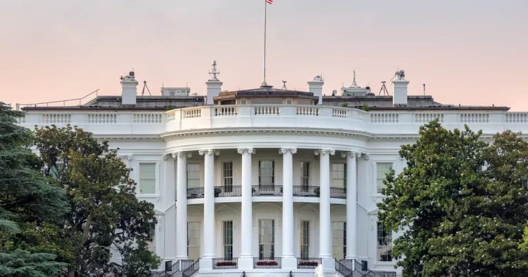 La construcción del salón de baile bloqueada por un tribunal federal de apelaciones, Donald Trump pide a la Corte Suprema que intervenga