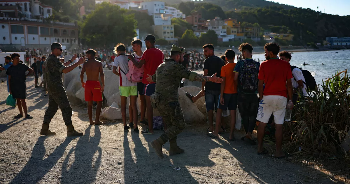“Simplemente no tenemos capacidad para acogerlos”: Ceuta ante el reto de los menores no acompañados