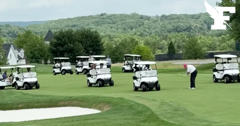 “¡Eso es talento!”: Donald Trump publica video de su “tiro ganador” en golf