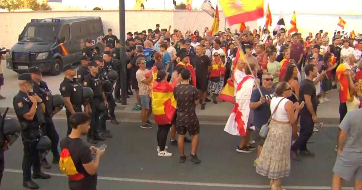 “¡Invasores, expulsión!” »: la violencia en Ceuta provoca una crisis política en Madrid