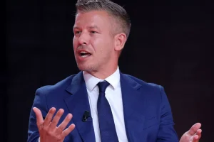 “Cada uno es libre de amar a quien quiera y como quiera”: en Hungría, Péter Magyar restablece los derechos de los homosexuales