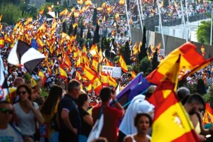 Crisis migratoria: en las calles de Ceuta, los españoles gritan su revuelta contra el gobierno socialista