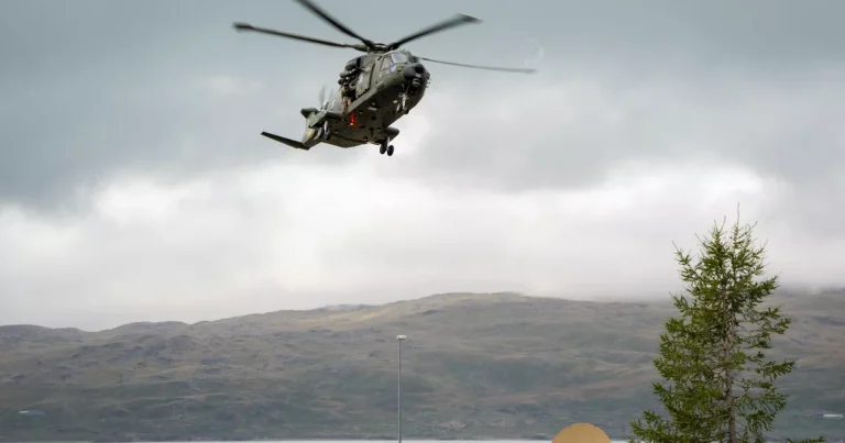 Dinamarca: el primer ministro denuncia el tiroteo “irresponsable” de una fragata rusa contra un helicóptero danés