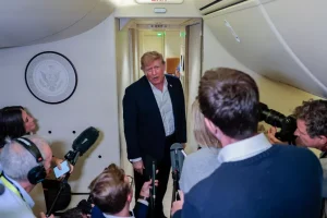 Donald Trump resta importancia al supuesto suministro de inteligencia china a Irán