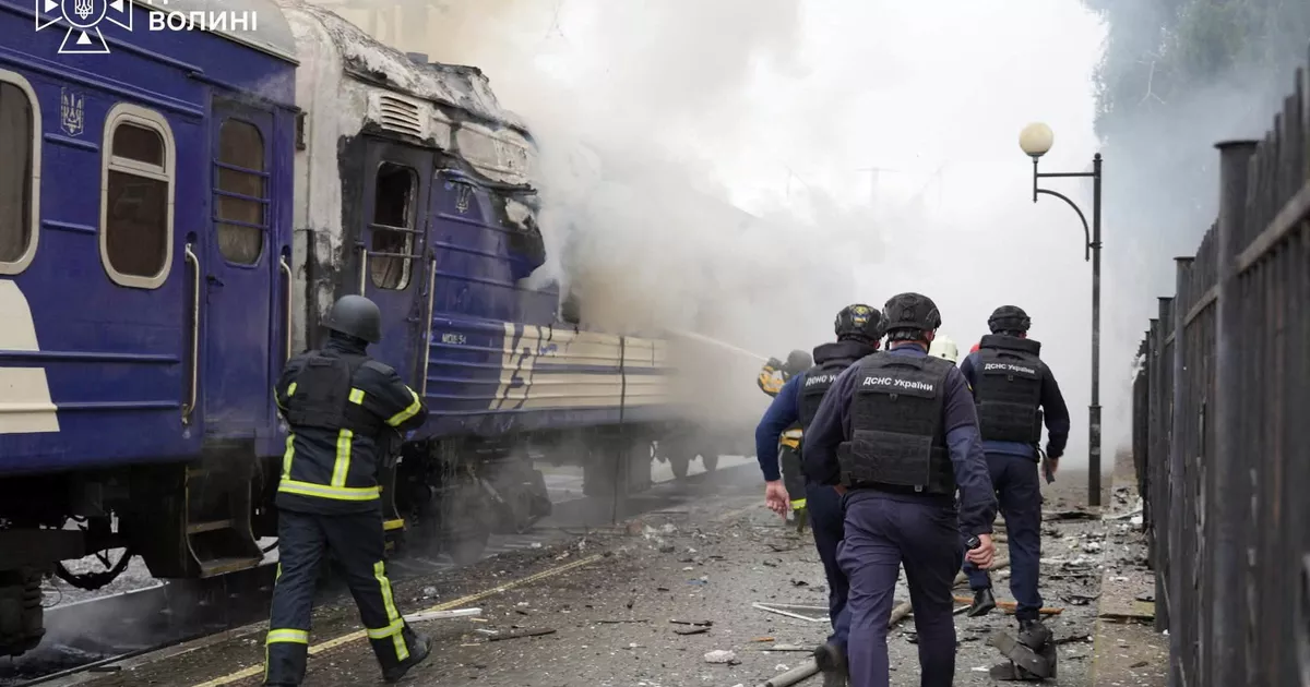 Ferrocarriles, gasolineras, almacenes ucranianos: los “ataques sistémicos” rusos se acercan peligrosamente a Europa