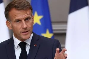 Francia enviará “medios militares” para “proteger” un sitio energético clave en Arabia Saudita