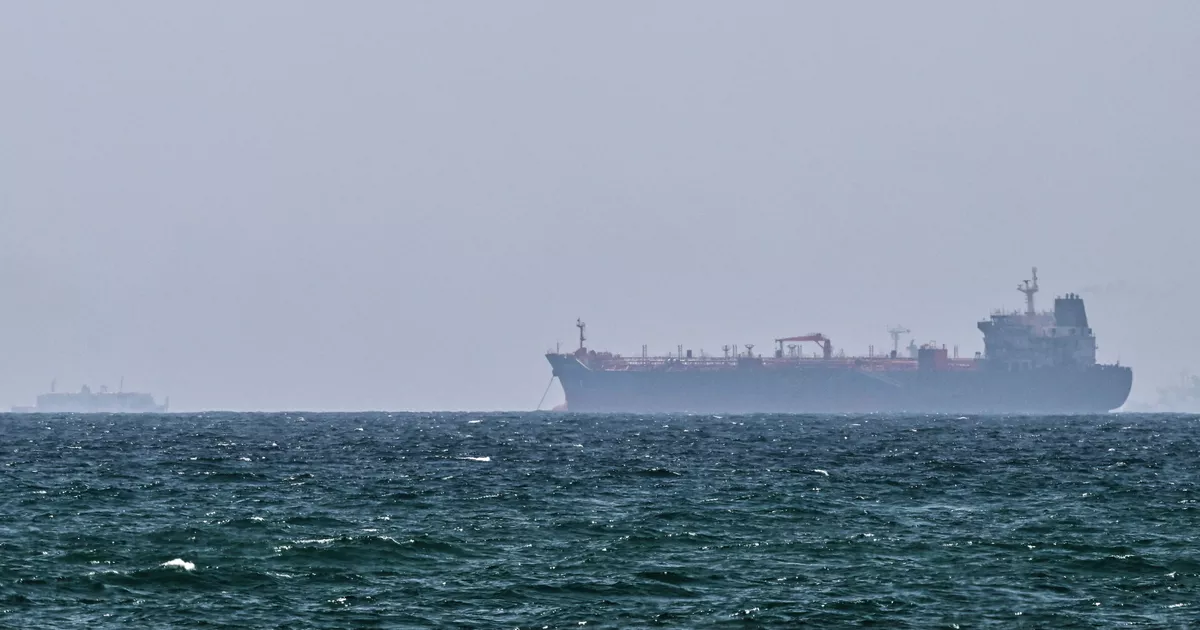 Guerra en Oriente Medio: marinero indio muerto en ataque a un carguero en el Estrecho de Ormuz