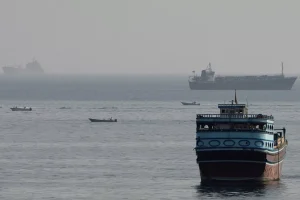 Guerra en Oriente Medio: un barco atacado el lunes en el Estrecho de Ormuz, según la agencia marítima británica