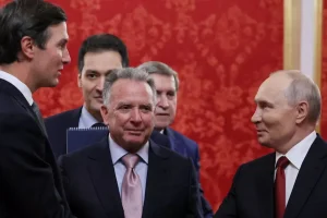 Guerra en Ucrania: en el Salón Rojo del Kremlin, tres horas de discusión entre Witkoff, Kushner y Putin… sin avances significativos