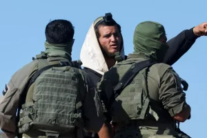 “Hay que ser un profesional para distinguirlos”: en Cisjordania, cuando los colonos y el ejército israelí se fusionan
