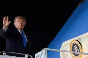 La Casa Blanca despide a CNN del viaje de Donald Trump a bordo del Air Force One