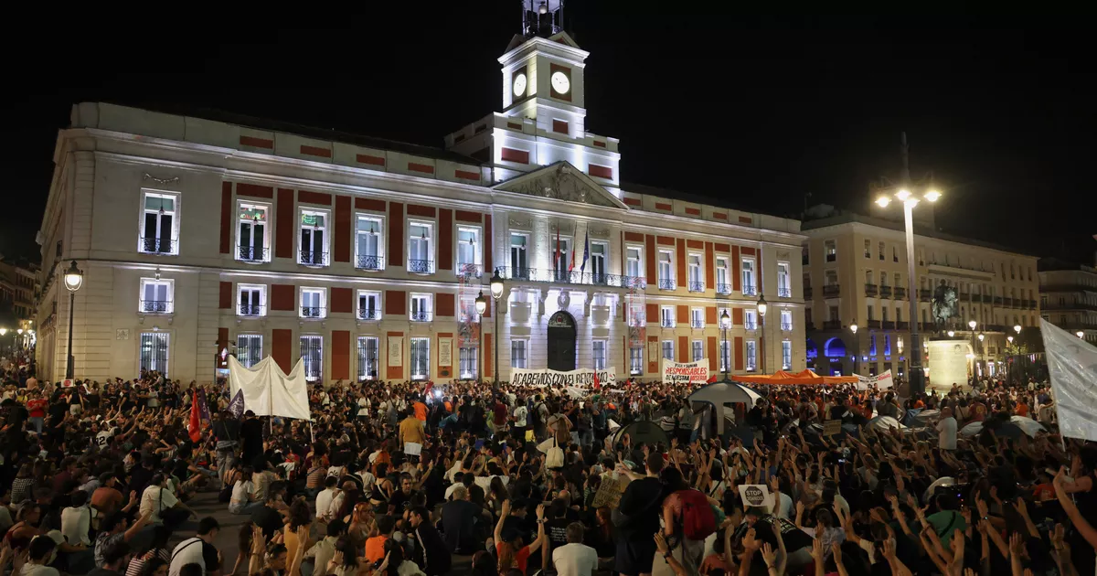 Madrid: tras el desalojo de una mujer de 87 años de su casa, los manifestantes instalan un campamento en la Puerta del Sol