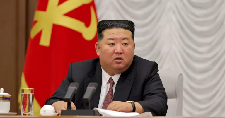 “Mi querido amigo”: Kim Jong-un promete a Vladimir Putin “apoyo inquebrantable” en su “guerra sagrada” en Ucrania