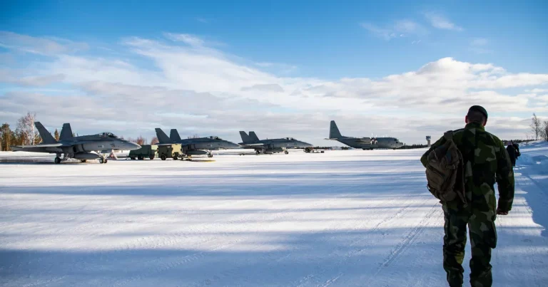 Tensiones en el Mar Báltico: Finlandia y Suecia envían aviones de combate para interceptar aviones rusos