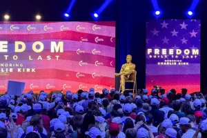 Un año después del asesinato de Charlie Kirk, el campo conservador lamenta su martirio