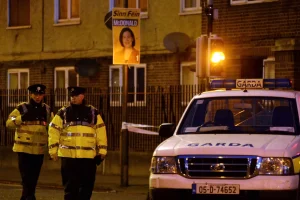«¡Ella no es una criminal!» : una estudiante francesa objeto de una orden de detención europea tras denunciar una violación en Irlanda