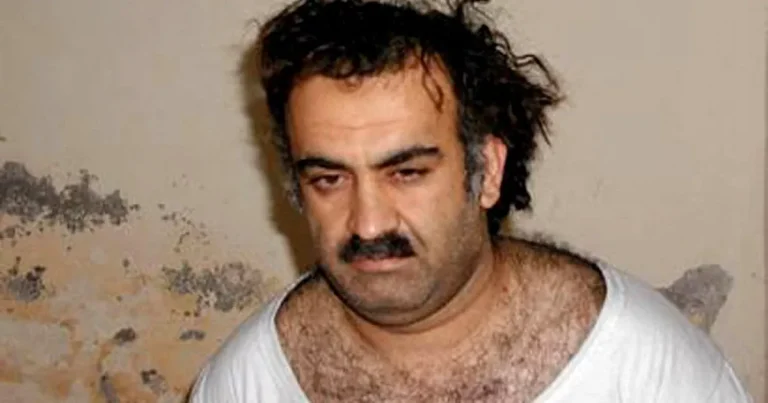 ¿Quién es Khalid Cheikh Mohammed, el cerebro de los atentados del 11 de septiembre de 2001, que finalmente será juzgado?