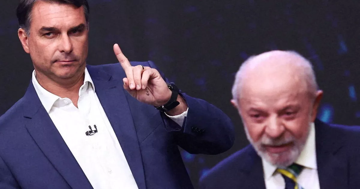 Brasil: “Payaso”, “corrupto”, discuten Lula y Flavio Bolsonaro durante su primer debate
