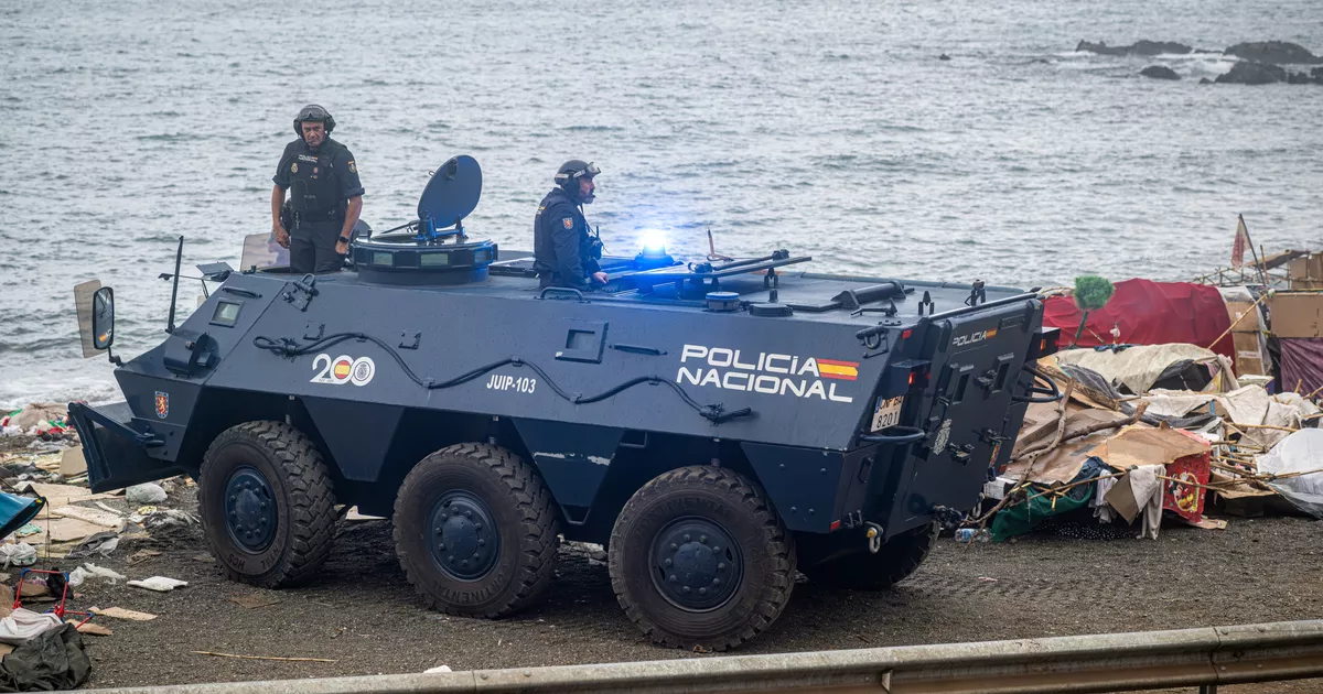 Ceuta: desmantelamiento del último campamento de inmigrantes antes de la llegada del Rey de España