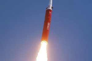 Corea del Norte: Kim Jong-un supervisó el lanzamiento de un misil utilizando IA