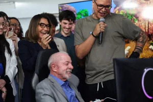 Elecciones en Brasil: Lula reduce la brecha contra Flavio Bolsonaro, según una encuesta