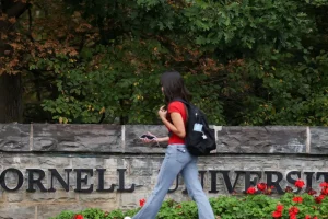 En Estados Unidos, el asunto Cornell se convierte en una causa nacional