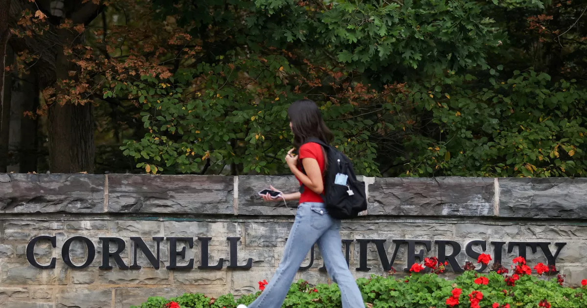 En Estados Unidos, el asunto Cornell se convierte en una causa nacional