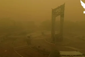 En Indonesia, los incendios forestales sumergen a toda la región en una niebla tóxica