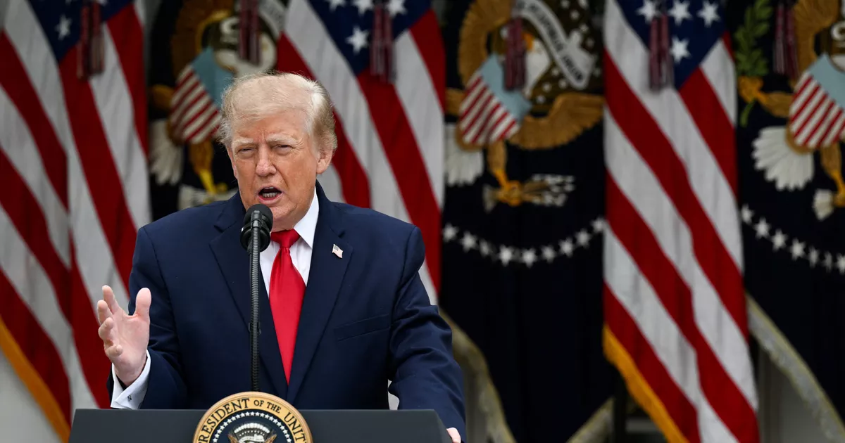 “Es más difícil trabajar con Zelensky que con Putin”: Trump califica de “vergüenza” la reanudación de los ataques de Ucrania a las refinerías rusas