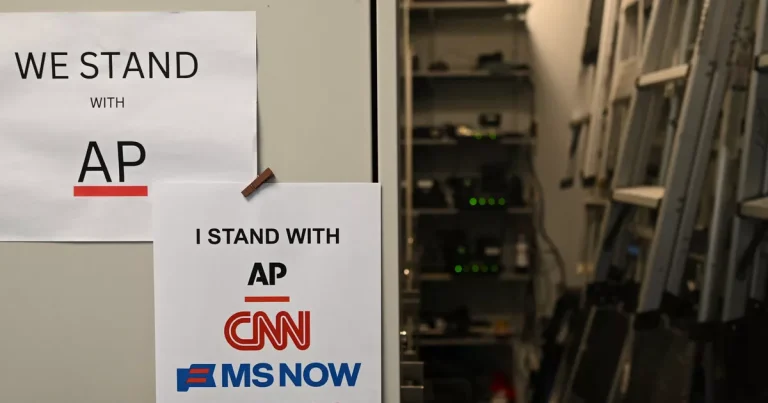 Estados Unidos: la Casa Blanca retira sus credenciales a CNN por segunda vez esta semana