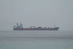 Guerra en Oriente Medio: un petrolero alcanzado por múltiples proyectiles frente a las costas de Qatar, varias víctimas