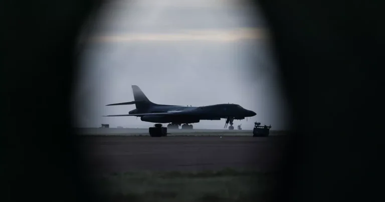 Incidente cerca de una base militar en Inglaterra: un británico-iraní queda en libertad bajo fianza