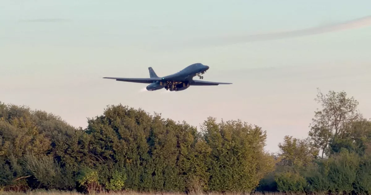 Incidente contra la base militar de Fairford en Reino Unido: el misterio se complica tras la precipitada salida de los bombarderos estadounidenses