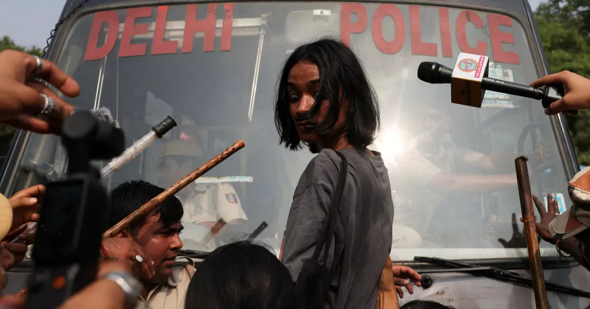 India reprime duramente el movimiento de las “cucarachas”, que se oponen a una revisión de las listas electorales
