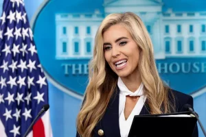 La nueva secretaria de prensa de la Casa Blanca, Katie Zacharia, admite haber reprobado el examen de la abogacía
