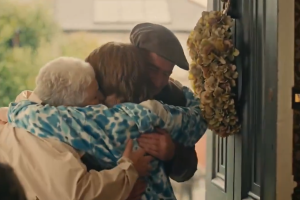 “No todo el mundo quiere un abrazo”: en Irlanda, una campaña invita a los abuelos a pedir el consentimiento de sus nietos