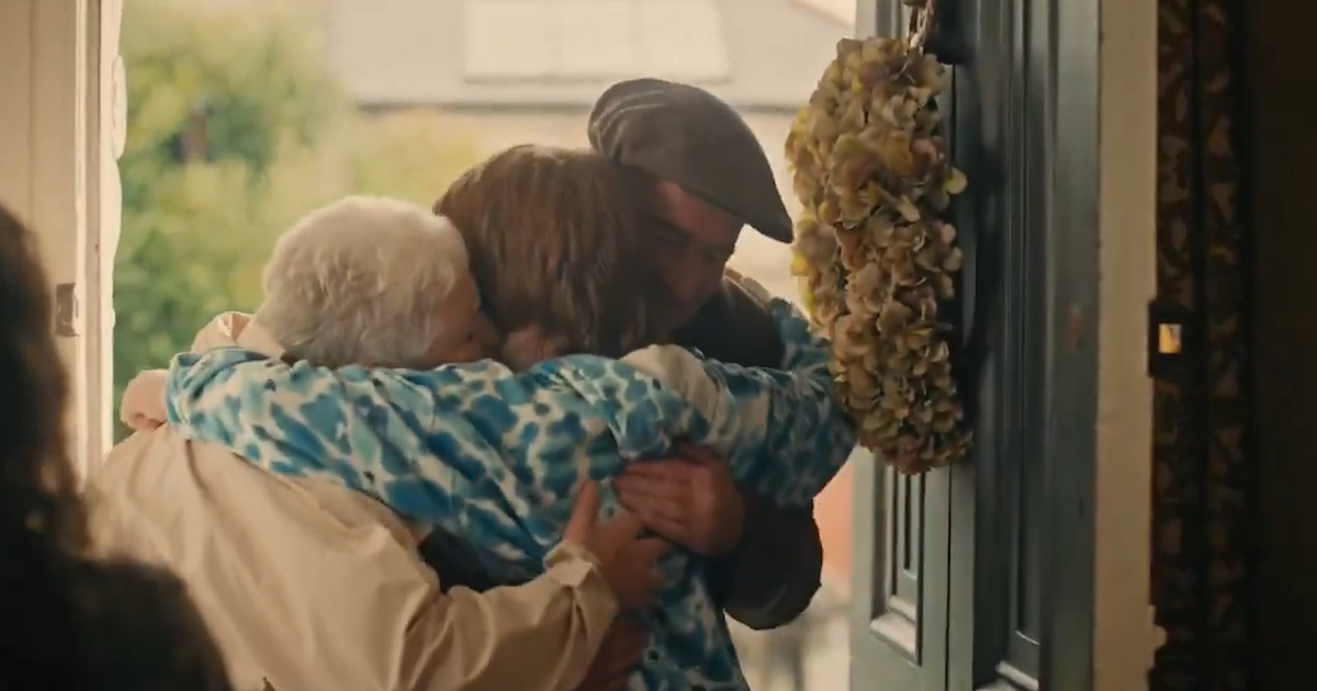 “No todo el mundo quiere un abrazo”: en Irlanda, una campaña invita a los abuelos a pedir el consentimiento de sus nietos