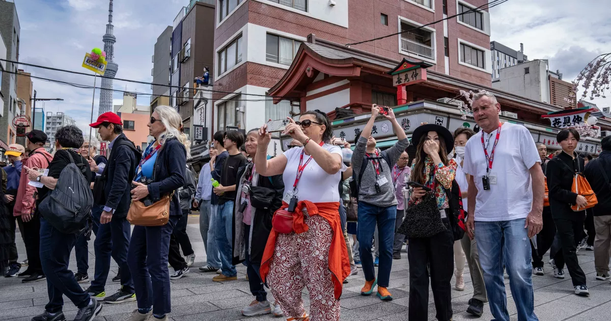 Para regular la inmigración, Japón multiplica por veinte las tasas de residencia permanente para los extranjeros