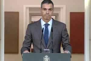 “Súmate a la ola de extrema derecha” o defiende “una España bastión de justicia social”: Pedro Sánchez apuesta por elecciones anticipadas