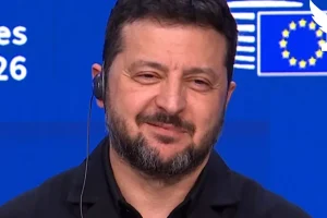 Volodymyr Zelensky, ¿el “chivo expiatorio” de Donald Trump? Su respuesta provoca risas en el público de Bruselas.